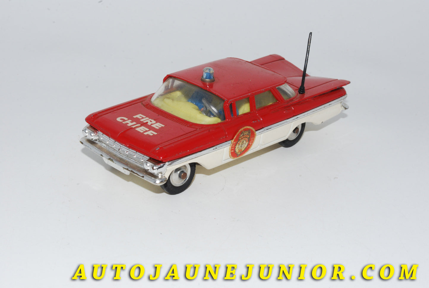 Le #4768 - Corgi Toys - Chevrolet - Impala Fire Chief Type 2 - Jantres en acier concaves (Spun hubs) est en vente sur Auto Jaune Junior ! Découvrez nos collections de diecast Dinky-Toys, Corgi, Corgi-Toys, Solido, Norev… Découvrez notre magasin physique , AutoJaune Paris, ouvert en 1984 par Vincent Espinasse. 41 rue Cavendish, 75019 Paris. Tel : 01 42 40 61 23. Ouvert les mardi et vendredi de 13h à 19h. 