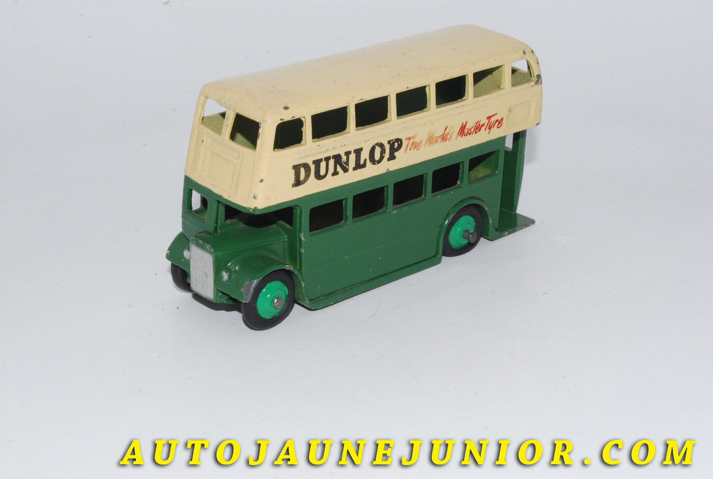 Le #4773 - Dinky Toys - AEC - Routemaster Double Decker Bus Dunlop “The World’s Master Tyre” est en vente sur Auto Jaune Junior ! Découvrez nos collections de diecast Dinky-Toys, Corgi, Corgi-Toys, Solido, Norev… Découvrez notre magasin physique , AutoJaune Paris, ouvert en 1984 par Vincent Espinasse. 41 rue Cavendish, 75019 Paris. Tel : 01 42 40 61 23. Ouvert les mardi et vendredi de 13h à 19h. 