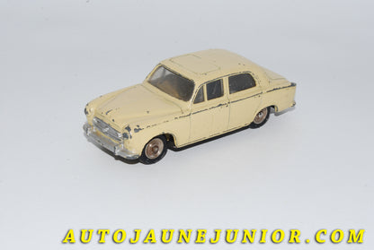 Le #4779 - Dinky Toys - Peugeot - 403 Berline Type  III avec vitrages !  est en vente sur Auto Jaune Junior ! Découvrez nos collections de diecast Dinky-Toys, Corgi, Corgi-Toys, Solido, Norev… Découvrez notre magasin physique , AutoJaune Paris, ouvert en 1984 par Vincent Espinasse. 41 rue Cavendish, 75019 Paris. Tel : 01 42 40 61 23. Ouvert les mardi et vendredi de 13h à 19h. 