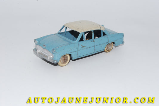 Le #4780 - Dinky Toys - Simca -  Versailles berline est en vente sur Auto Jaune Junior ! Découvrez nos collections de diecast Dinky-Toys, Corgi, Corgi-Toys, Solido, Norev… Découvrez notre magasin physique , AutoJaune Paris, ouvert en 1984 par Vincent Espinasse. 41 rue Cavendish, 75019 Paris. Tel : 01 42 40 61 23. Ouvert les mardi et vendredi de 13h à 19h. 