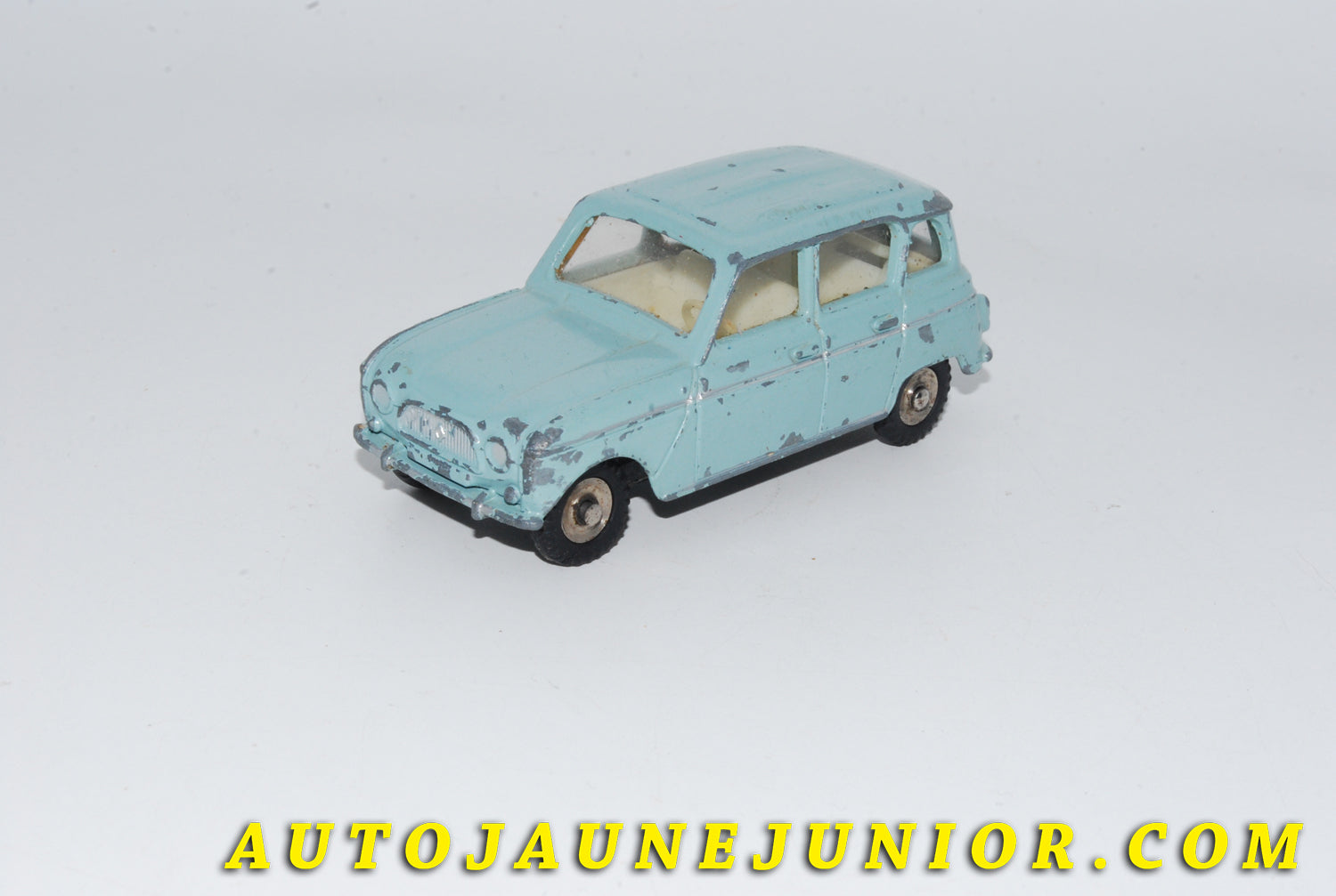 Le #4792 - Dinky Toys - Renault - 4L Type 1 (Avec lettres AB) est en vente sur Auto Jaune Junior ! Découvrez nos collections de diecast Dinky-Toys, Corgi, Corgi-Toys, Solido, Norev… Découvrez notre magasin physique , AutoJaune Paris, ouvert en 1984 par Vincent Espinasse. 41 rue Cavendish, 75019 Paris. Tel : 01 42 40 61 23. Ouvert les mardi et vendredi de 13h à 19h. 