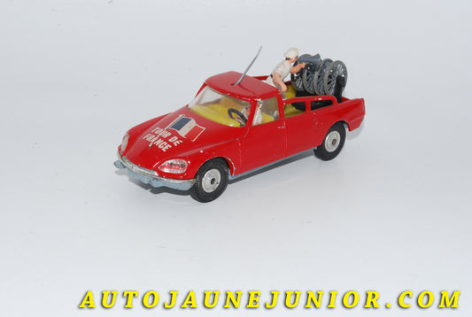 Le #4802 - Corgi Toys - Citroën - DS21 pick up Paramout Tour de France (TRES PEU FREQUENTE PREMIERE VERSION !) est en vente sur Auto Jaune Junior ! Découvrez nos collections de diecast Dinky-Toys, Corgi, Corgi-Toys, Solido, Norev… Découvrez notre magasin physique , AutoJaune Paris, ouvert en 1984 par Vincent Espinasse. 41 rue Cavendish, 75019 Paris. Tel : 01 42 40 61 23. Ouvert les mardi et vendredi de 13h à 19h. 