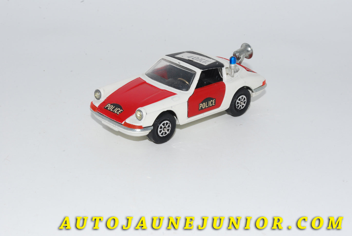 Le #4803 - Corgi Toys - Porsche - 911 Targa police est en vente sur Auto Jaune Junior ! Découvrez nos collections de diecast Dinky-Toys, Corgi, Corgi-Toys, Solido, Norev… Découvrez notre magasin physique , AutoJaune Paris, ouvert en 1984 par Vincent Espinasse. 41 rue Cavendish, 75019 Paris. Tel : 01 42 40 61 23. Ouvert les mardi et vendredi de 13h à 19h. 