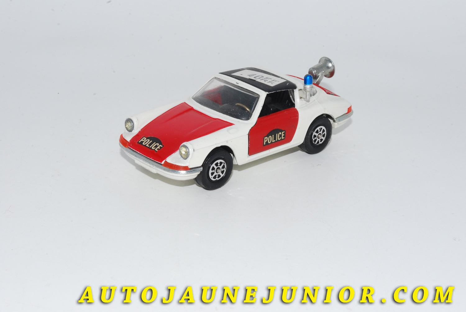 Le #4803 - Corgi Toys - Porsche - 911 Targa police est en vente sur Auto Jaune Junior ! Découvrez nos collections de diecast Dinky-Toys, Corgi, Corgi-Toys, Solido, Norev… Découvrez notre magasin physique , AutoJaune Paris, ouvert en 1984 par Vincent Espinasse. 41 rue Cavendish, 75019 Paris. Tel : 01 42 40 61 23. Ouvert les mardi et vendredi de 13h à 19h. 