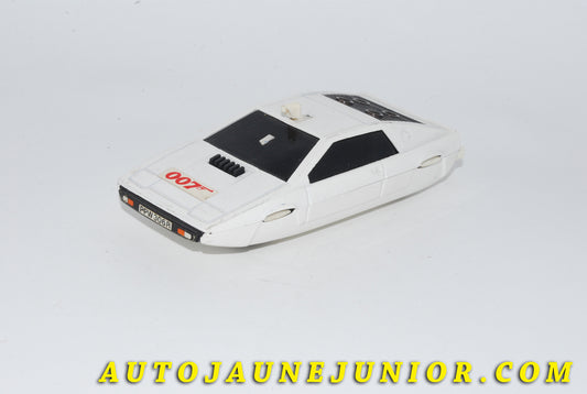 Le #4807 - Corgi Toys - Lotus - Esprit "007" "Wet Nellie" James Bond est en vente sur Auto Jaune Junior ! Découvrez nos collections de diecast Dinky-Toys, Corgi, Corgi-Toys, Solido, Norev… Découvrez notre magasin physique , AutoJaune Paris, ouvert en 1984 par Vincent Espinasse. 41 rue Cavendish, 75019 Paris. Tel : 01 42 40 61 23. Ouvert les mardi et vendredi de 13h à 19h. 