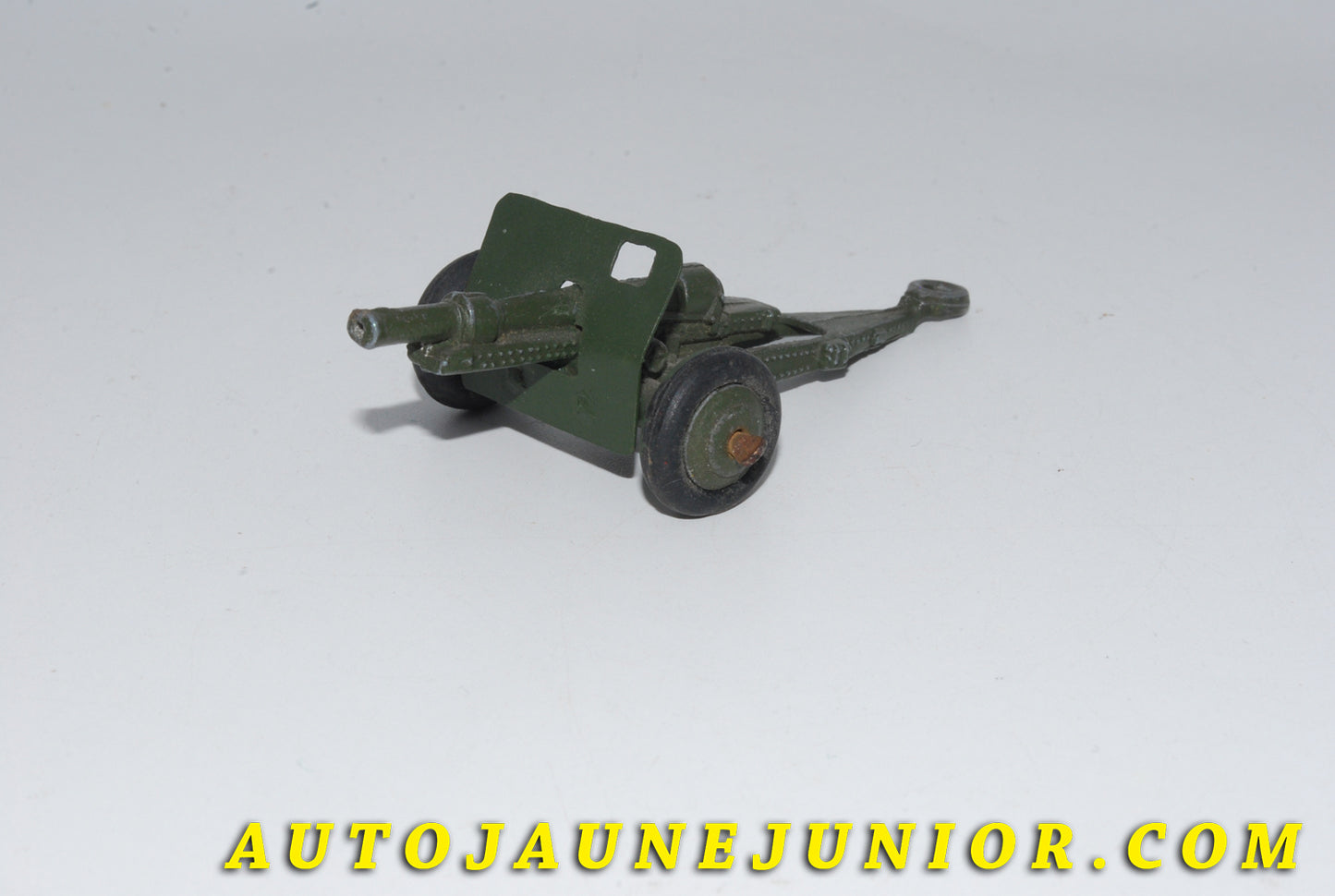 Le #4812 - Dinky Toys - Canon - Anti char pour ensemble Dragon (Jantes moulées MAIS axes pincés) est en vente sur Auto Jaune Junior ! Découvrez nos collections de diecast Dinky-Toys, Corgi, Corgi-Toys, Solido, Norev… Découvrez notre magasin physique , AutoJaune Paris, ouvert en 1984 par Vincent Espinasse. 41 rue Cavendish, 75019 Paris. Tel : 01 42 40 61 23. Ouvert les mardi et vendredi de 13h à 19h. 