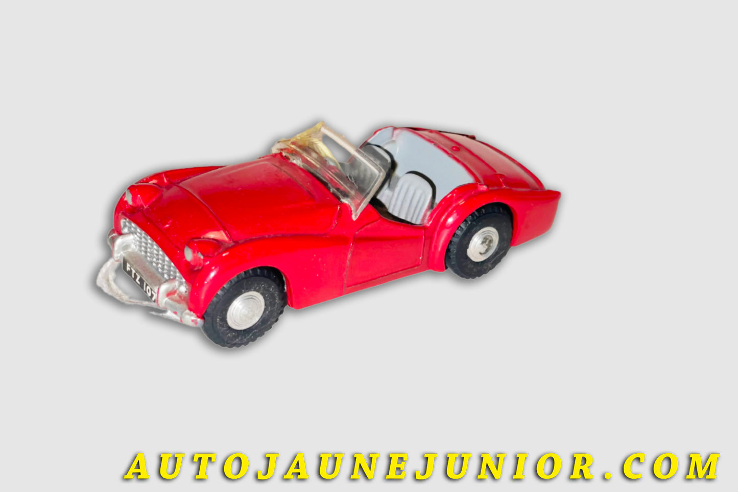 Le Spot-On Triumph TR3 Cabriolet est en vente sur Auto Jaune Junior ! Découvrez nos collections de diecast Dinky-Toys, Corgi, Corgi-Toys, Solido, Norev… Retrouvez AutoJauneJunior au magasin AutoJaune Paris, ouvert en 1984 par Vincent Espinasse. 