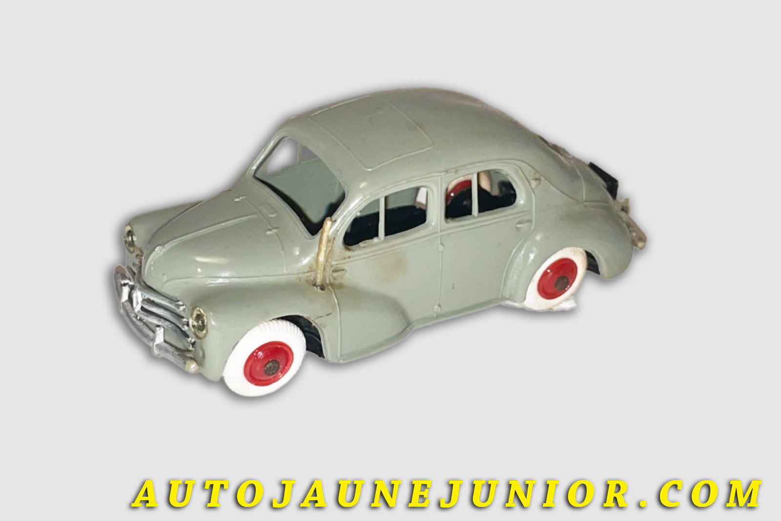 Le Norev Renault 4 Cv 3 Barres est en vente sur Auto Jaune Junior ! Découvrez nos collections de diecast Dinky-Toys, Corgi, Corgi-Toys, Solido, Norev… AutoJaune Junior ; Retrouvez AutoJauneJunior au magasin AutoJaune Paris, ouvert en 1984 par Vincent Espinasse. 