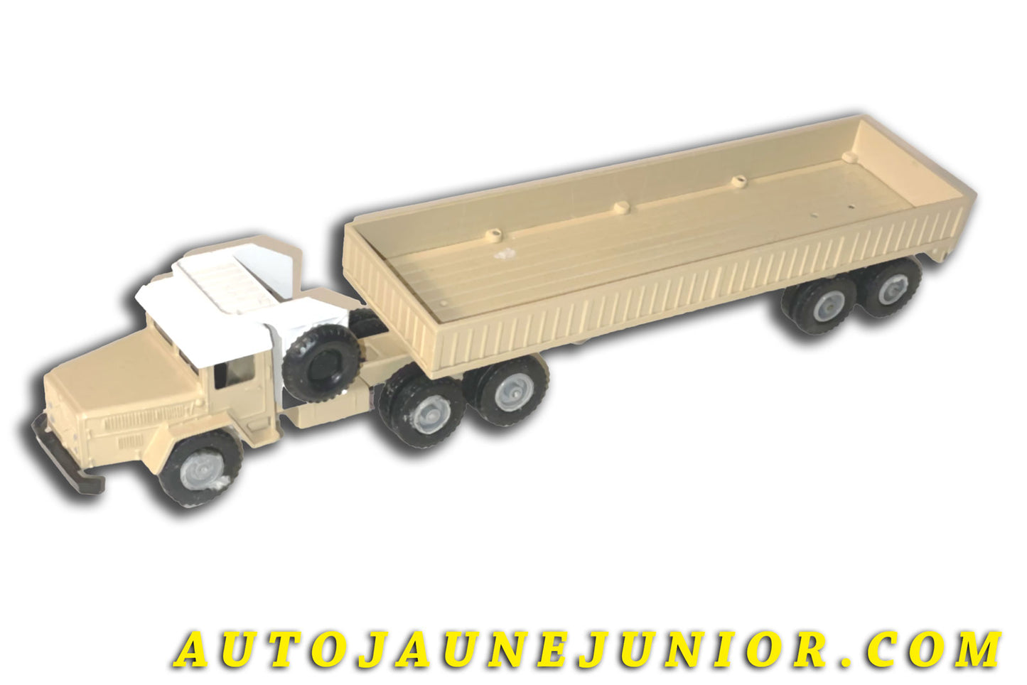 Le Solido Unic Tracteur Sahara semi remorque ridelles Titan  est en vente sur Auto Jaune Junior ! Découvrez nos collections de diecast Dinky-Toys, Corgi, Corgi-Toys, Solido, Norev… AutoJaune Junior ; Retrouvez AutoJauneJunior au magasin AutoJaune Paris, ouvert en 1984 par Vincent Espinasse. 