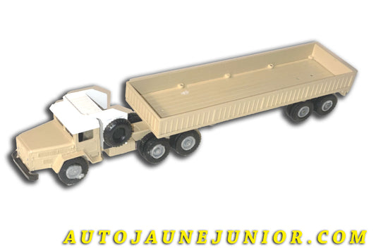 Le Solido Unic Tracteur Sahara semi remorque ridelles Titan  est en vente sur Auto Jaune Junior ! Découvrez nos collections de diecast Dinky-Toys, Corgi, Corgi-Toys, Solido, Norev… AutoJaune Junior ; Retrouvez AutoJauneJunior au magasin AutoJaune Paris, ouvert en 1984 par Vincent Espinasse. 