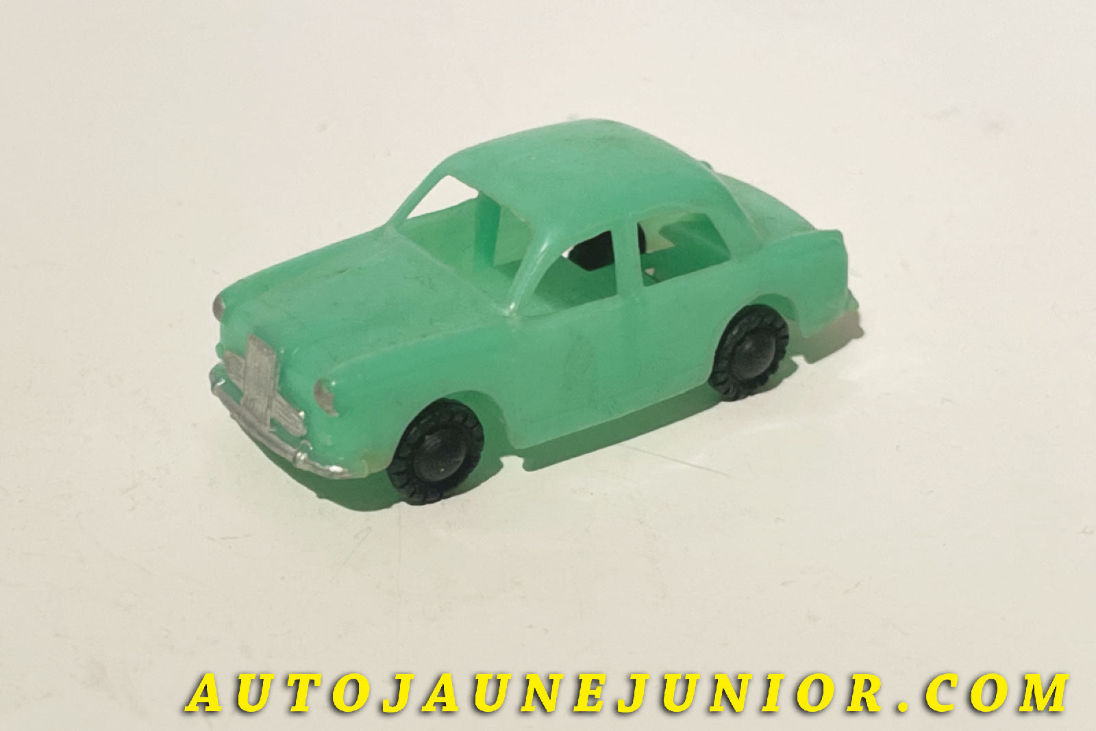 Le Hong-Kong Austin A 103 est en vente sur Auto Jaune Junior ! Découvrez nos collections de diecast Dinky-Toys, Corgi, Corgi-Toys, Solido, Norev… AutoJaune Junior ; Retrouvez AutoJauneJunior au magasin AutoJaune Paris, ouvert en 1984 par Vincent Espinasse. 
