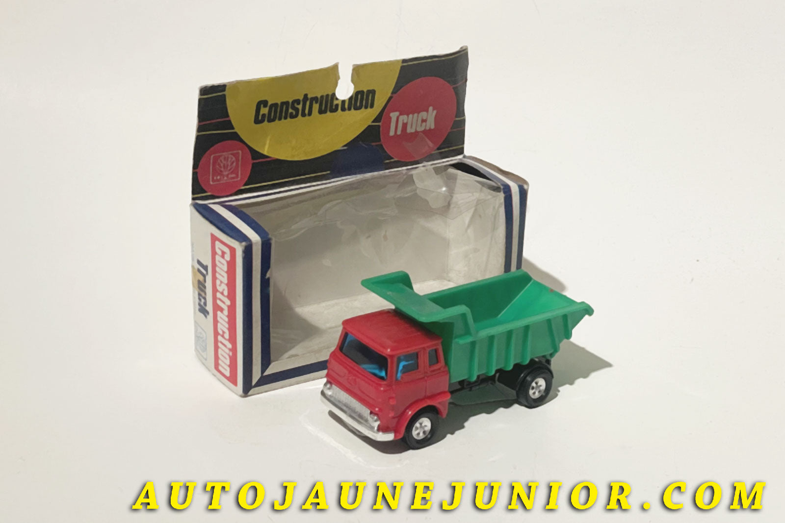 Le Ri Toys Bedford TK Benne Basculante est en vente sur Auto Jaune Junior ! Découvrez nos collections de diecast Dinky-Toys, Corgi, Corgi-Toys, Solido, Norev… AutoJaune Junior ; Retrouvez AutoJauneJunior au magasin AutoJaune Paris, ouvert en 1984 par Vincent Espinasse. 
