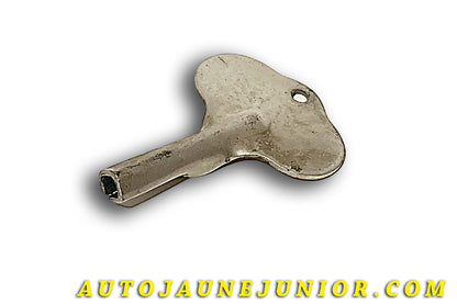 Le Clée Remontage Clée de remontage est en vente sur Auto Jaune Junior ! Découvrez nos collections de diecast Dinky-Toys, Corgi, Corgi-Toys, Solido, Norev… AutoJaune Junior ; Retrouvez AutoJauneJunior au magasin AutoJaune Paris, ouvert en 1984 par Vincent Espinasse. 