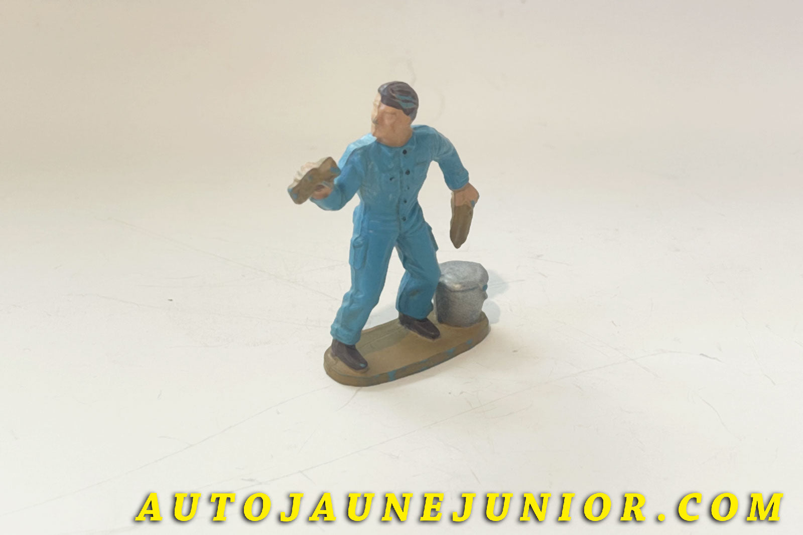 Le Starlux Personnage Laveur de voitures est en vente sur Auto Jaune Junior ! Découvrez nos collections de diecast Dinky-Toys, Corgi, Corgi-Toys, Solido, Norev… AutoJaune Junior ; Retrouvez AutoJauneJunior au magasin AutoJaune Paris, ouvert en 1984 par Vincent Espinasse. 