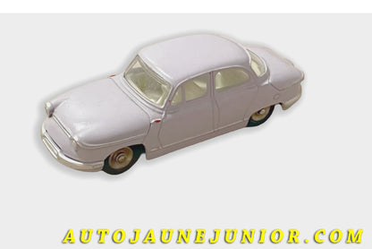 Le Dinky Toys Panhard PL 17 Berline est en vente sur Auto Jaune Junior ! Découvrez nos collections de diecast Dinky-Toys, Corgi, Corgi-Toys, Solido, Norev… AutoJaune Junior ; Retrouvez AutoJauneJunior au magasin AutoJaune Paris, ouvert en 1984 par Vincent Espinasse. 