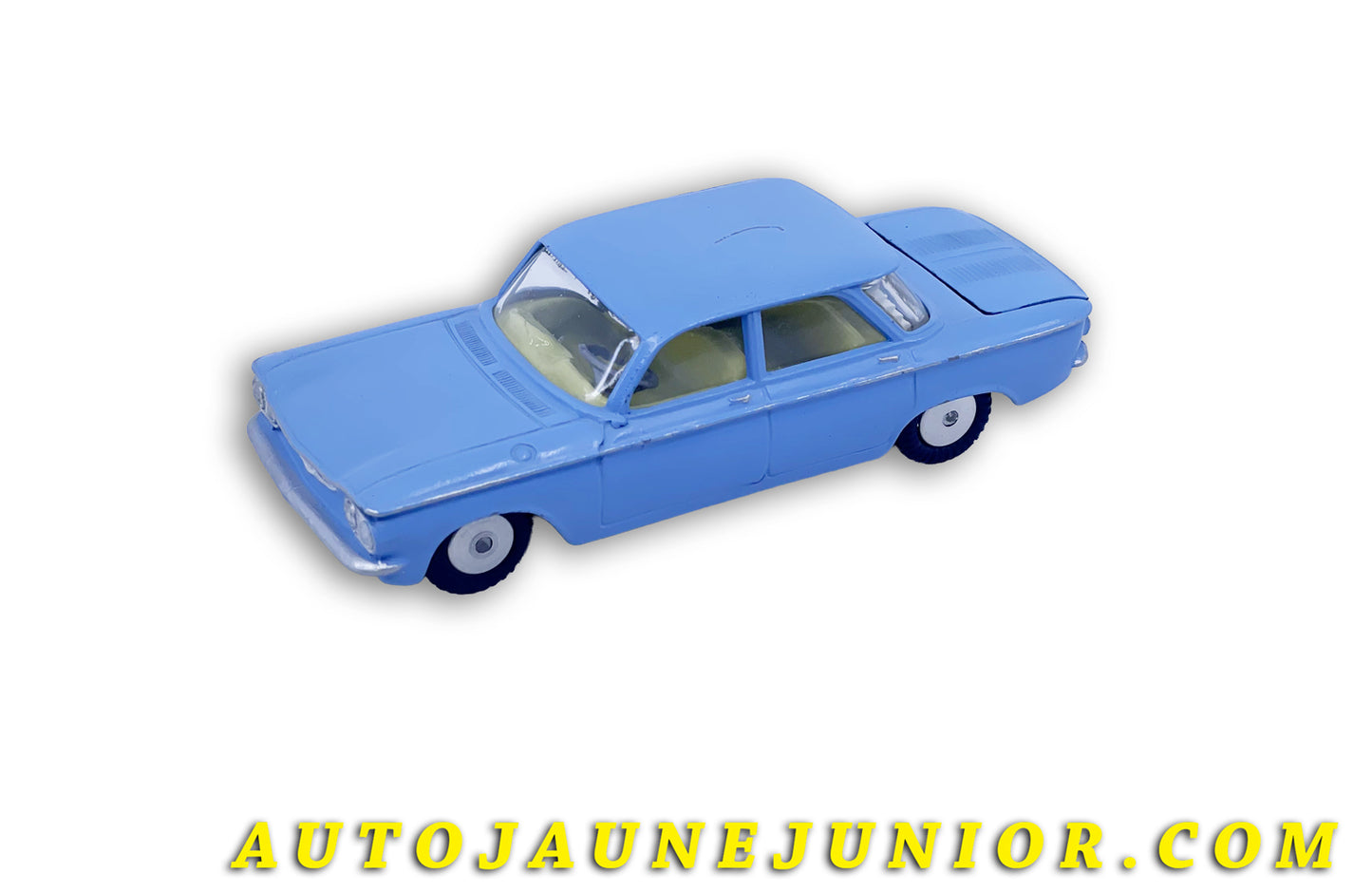 Le Corgi Toys Chevrolet Corvair (jantes convexes) est en vente sur Auto Jaune Junior ! Découvrez nos collections de diecast Dinky-Toys, Corgi, Corgi-Toys, Solido, Norev… AutoJaune Junior ; Retrouvez AutoJauneJunior au magasin AutoJaune Paris, ouvert en 1984 par Vincent Espinasse. 