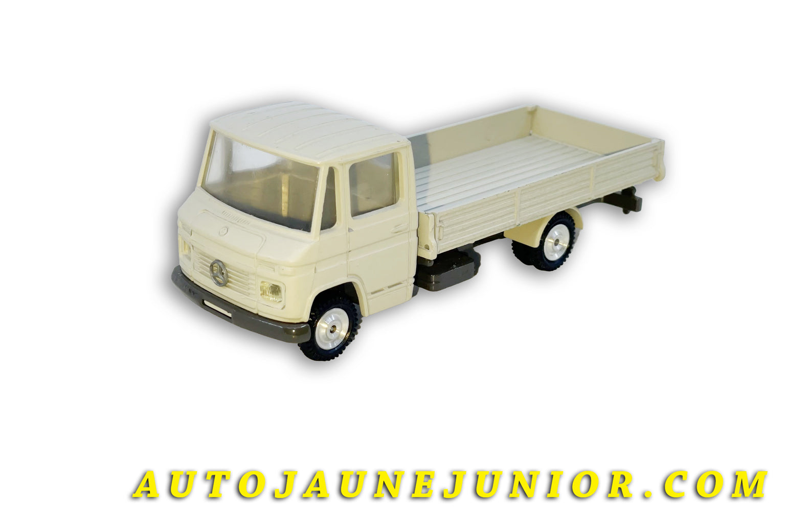 Le Cursor Mercedes L407D ridelles est en vente sur Auto Jaune Junior ! Découvrez nos collections de diecast Dinky-Toys, Corgi, Corgi-Toys, Solido, Norev… AutoJaune Junior ; Retrouvez AutoJauneJunior au magasin AutoJaune Paris, ouvert en 1984 par Vincent Espinasse. 