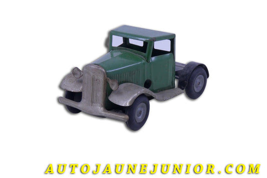 Le Tri Ang Minic Camion Tracteur sans sa semi remorque (Mécanisme de remontage à clées) est en vente sur Auto Jaune Junior ! Découvrez nos collections de diecast Dinky-Toys, Corgi, Corgi-Toys, Solido, Norev… AutoJaune Junior ; Retrouvez AutoJauneJunior au magasin AutoJaune Paris, ouvert en 1984 par Vincent Espinasse. 