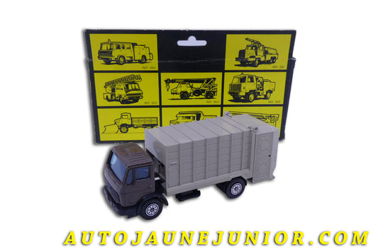 Le Solido Mercedes Tracteur 1217 K 32 Benne de Voirie est en vente sur Auto Jaune Junior ! Découvrez nos collections de diecast Dinky-Toys, Corgi, Corgi-Toys, Solido, Norev… AutoJaune Junior ; Retrouvez AutoJauneJunior au magasin AutoJaune Paris, ouvert en 1984 par Vincent Espinasse. 