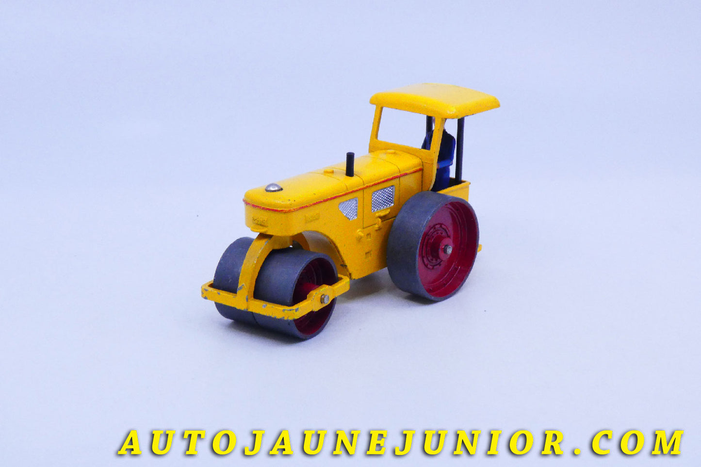 Le #5438 - Dinky Toys - Richier - Rouleau Compresseur est en vente sur Auto Jaune Junior ! Découvrez nos collections de diecast Dinky-Toys, Corgi, Corgi-Toys, Solido, Norev… Découvrez notre magasin physique , AutoJaune Paris, ouvert en 1984 par Vincent Espinasse. 41 rue Cavendish, 75019 Paris. Tel : 01 42 40 61 23. Ouvert les mardi et vendredi de 13h à 19h. 