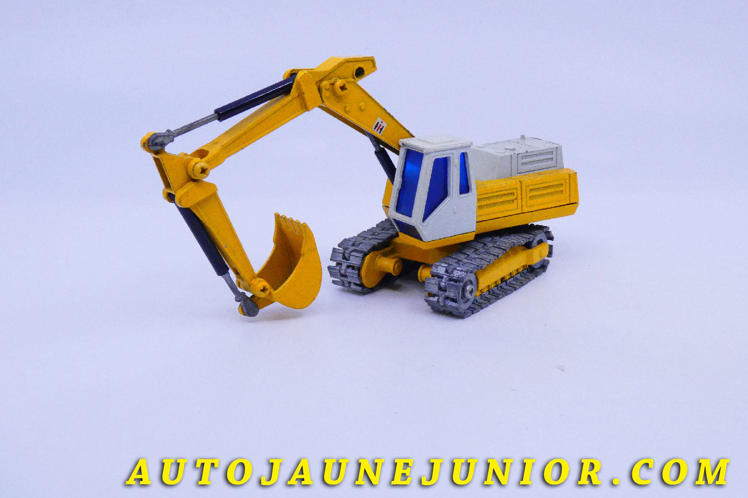 Le #5445 - Solido - Internationnal - pelle hydraulique 3894 est en vente sur Auto Jaune Junior ! Découvrez nos collections de diecast Dinky-Toys, Corgi, Corgi-Toys, Solido, Norev… Découvrez notre magasin physique , AutoJaune Paris, ouvert en 1984 par Vincent Espinasse. 41 rue Cavendish, 75019 Paris. Tel : 01 42 40 61 23. Ouvert les mardi et vendredi de 13h à 19h. 