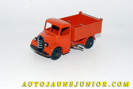 Le #5505 - Dinky Toys - Bedford - "O" benne basculante - End Tippers - Peu fréquente première version de 1949 ! est en vente sur Auto Jaune Junior ! Découvrez nos collections de diecast Dinky-Toys, Corgi, Corgi-Toys, Solido, Norev… Découvrez notre magasin physique , AutoJaune Paris, ouvert en 1984 par Vincent Espinasse. 41 rue Cavendish, 75019 Paris. Tel : 01 42 40 61 23. Ouvert les mardi et vendredi de 13h à 19h. 