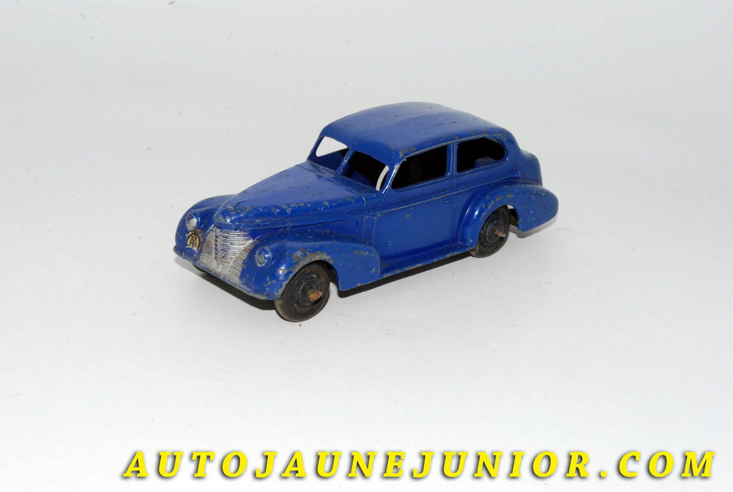 Le #5507 - Dinky Toys - Oldsmobile - Six Berline est en vente sur Auto Jaune Junior ! Découvrez nos collections de diecast Dinky-Toys, Corgi, Corgi-Toys, Solido, Norev… Découvrez notre magasin physique , AutoJaune Paris, ouvert en 1984 par Vincent Espinasse. 41 rue Cavendish, 75019 Paris. Tel : 01 42 40 61 23. Ouvert les mardi et vendredi de 13h à 19h. 