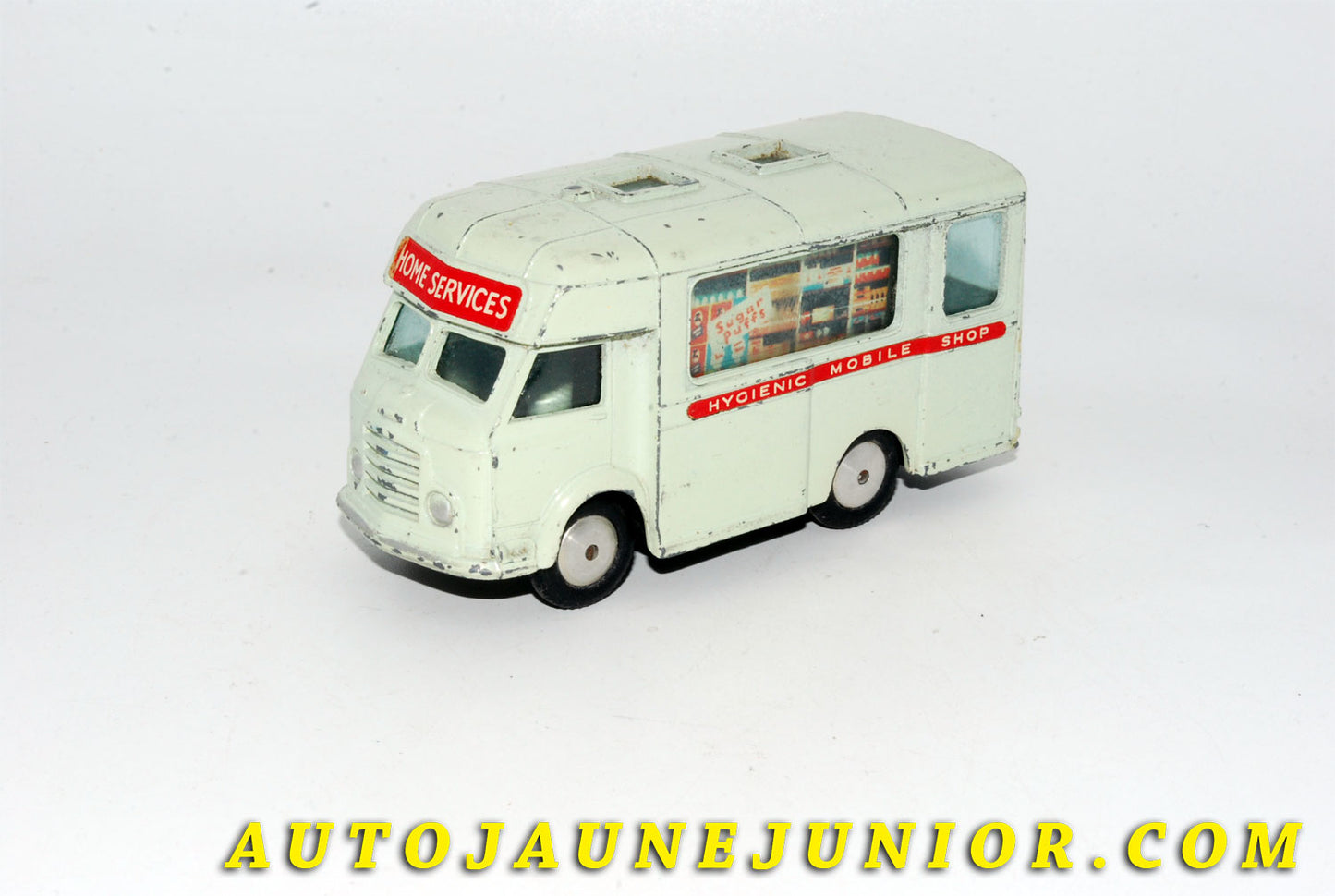 Le #5517 - Corgi Toys - Karrier Bantam - Fourgon 'Smith's  Mobile Shop'  Home Service est en vente sur Auto Jaune Junior ! Découvrez nos collections de diecast Dinky-Toys, Corgi, Corgi-Toys, Solido, Norev… Découvrez notre magasin physique , AutoJaune Paris, ouvert en 1984 par Vincent Espinasse. 41 rue Cavendish, 75019 Paris. Tel : 01 42 40 61 23. Ouvert les mardi et vendredi de 13h à 19h. 