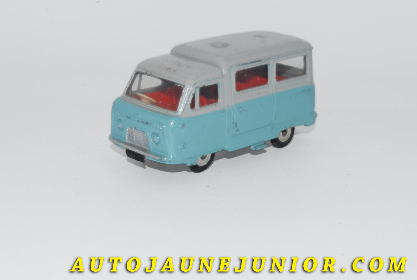 Le #5533 - Dinky Toys - Standard - Atlas Autobus est en vente sur Auto Jaune Junior ! Découvrez nos collections de diecast Dinky-Toys, Corgi, Corgi-Toys, Solido, Norev… Découvrez notre magasin physique , AutoJaune Paris, ouvert en 1984 par Vincent Espinasse. 41 rue Cavendish, 75019 Paris. Tel : 01 42 40 61 23. Ouvert les mardi et vendredi de 13h à 19h. 
