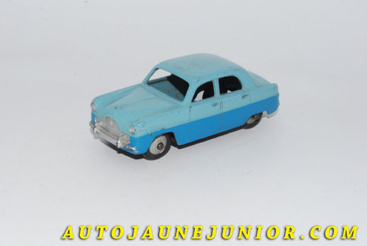 Le #5550 - Dinky Toys - Ford - Zephyr Saloon  -première production ( plaque et feux arrières non soulignés) est en vente sur Auto Jaune Junior ! Découvrez nos collections de diecast Dinky-Toys, Corgi, Corgi-Toys, Solido, Norev… Découvrez notre magasin physique , AutoJaune Paris, ouvert en 1984 par Vincent Espinasse. 41 rue Cavendish, 75019 Paris. Tel : 01 42 40 61 23. Ouvert les mardi et vendredi de 13h à 19h. 