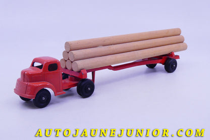Le #5800 - Ralstoy - Ford - Cabover Tracteur semi remorque fardier est en vente sur Auto Jaune Junior ! Découvrez nos collections de diecast Dinky-Toys, Corgi, Corgi-Toys, Solido, Norev… Découvrez notre magasin physique , AutoJaune Paris, ouvert en 1984 par Vincent Espinasse. 41 rue Cavendish, 75019 Paris. Tel : 01 42 40 61 23. Ouvert les mardi et vendredi de 13h à 19h. 