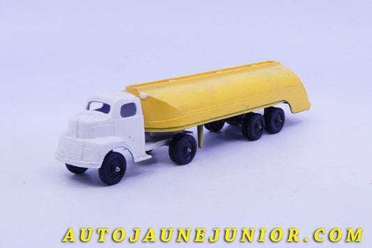 Le #5801 - Ralstoy - Ford - Cabover tracteur semi remorque citerne est en vente sur Auto Jaune Junior ! Découvrez nos collections de diecast Dinky-Toys, Corgi, Corgi-Toys, Solido, Norev… Découvrez notre magasin physique , AutoJaune Paris, ouvert en 1984 par Vincent Espinasse. 41 rue Cavendish, 75019 Paris. Tel : 01 42 40 61 23. Ouvert les mardi et vendredi de 13h à 19h. 