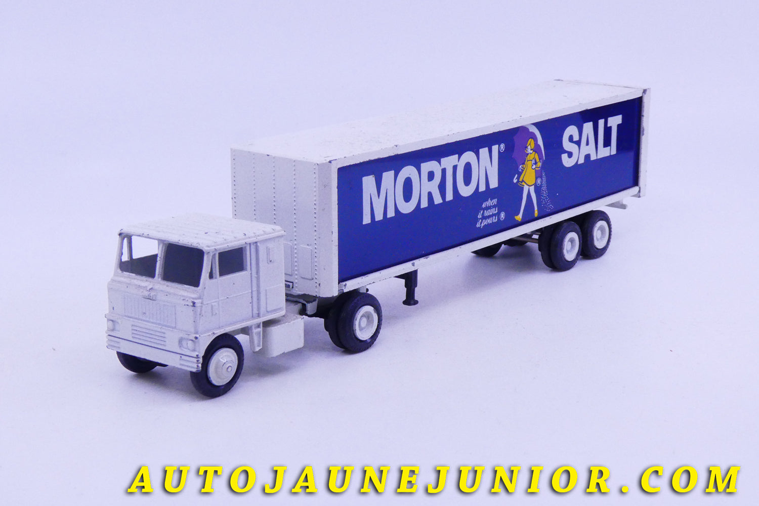 Le #5802 - Winross - White - 7000 semi fourgon "Morton salt" est en vente sur Auto Jaune Junior ! Découvrez nos collections de diecast Dinky-Toys, Corgi, Corgi-Toys, Solido, Norev… Découvrez notre magasin physique , AutoJaune Paris, ouvert en 1984 par Vincent Espinasse. 41 rue Cavendish, 75019 Paris. Tel : 01 42 40 61 23. Ouvert les mardi et vendredi de 13h à 19h. 