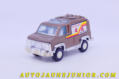 Le #5804 - Tootsietoys - Chevrolet - Van Chevy Blazer - Version Wagon avec Galeries - "TootsieToys 4 by 4 Off Road" est en vente sur Auto Jaune Junior ! Découvrez nos collections de diecast Dinky-Toys, Corgi, Corgi-Toys, Solido, Norev… Découvrez notre magasin physique , AutoJaune Paris, ouvert en 1984 par Vincent Espinasse. 41 rue Cavendish, 75019 Paris. Tel : 01 42 40 61 23. Ouvert les mardi et vendredi de 13h à 19h. 