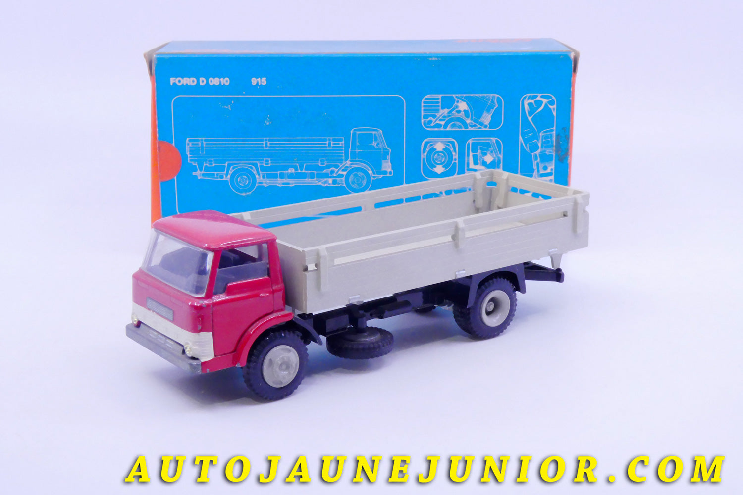 Le #5811 - Tekno - Ford - D800 Ridelles est en vente sur Auto Jaune Junior ! Découvrez nos collections de diecast Dinky-Toys, Corgi, Corgi-Toys, Solido, Norev… Découvrez notre magasin physique , AutoJaune Paris, ouvert en 1984 par Vincent Espinasse. 41 rue Cavendish, 75019 Paris. Tel : 01 42 40 61 23. Ouvert les mardi et vendredi de 13h à 19h. 