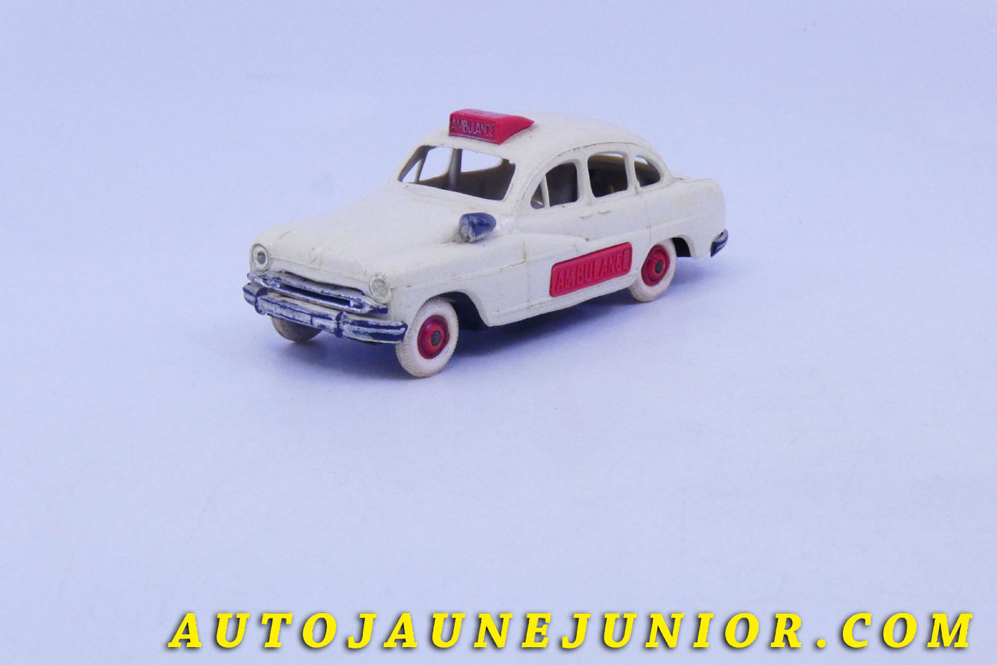 Le #6160 - Norev - Ford - Vedette 1954 Ambulance est en vente sur Auto Jaune Junior ! Découvrez nos collections de diecast Dinky-Toys, Corgi, Corgi-Toys, Solido, Norev… Découvrez notre magasin physique , AutoJaune Paris, ouvert en 1984 par Vincent Espinasse. 41 rue Cavendish, 75019 Paris. Tel : 01 42 40 61 23. Ouvert les mardi et vendredi de 13h à 19h. 