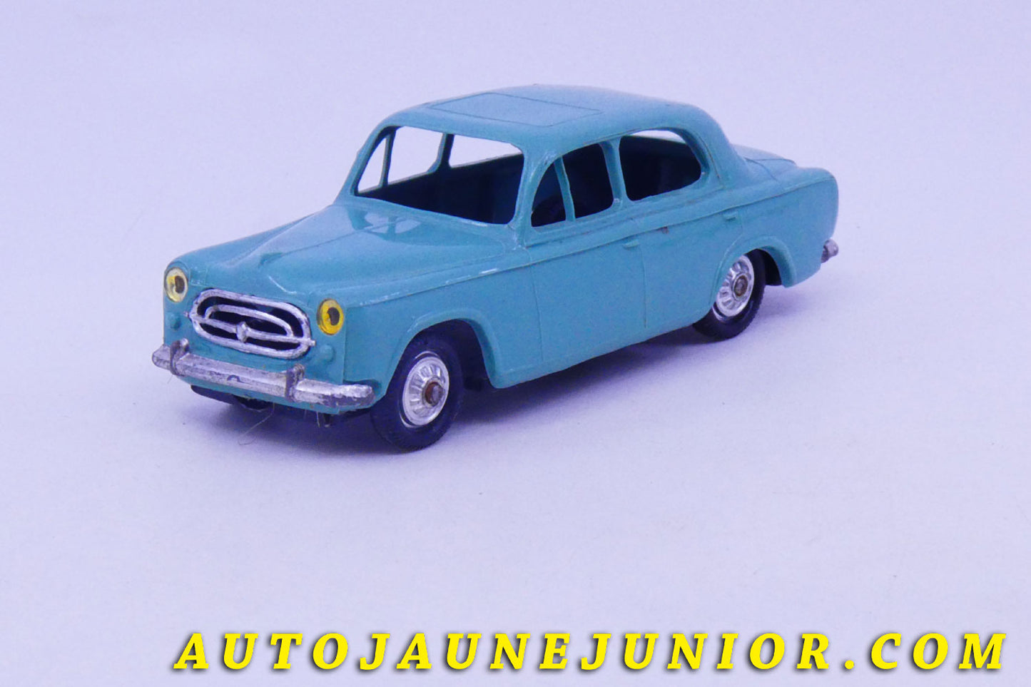 Le #6162 - Norev - Peugeot - 403 Berline Baby est en vente sur Auto Jaune Junior ! Découvrez nos collections de diecast Dinky-Toys, Corgi, Corgi-Toys, Solido, Norev… Découvrez notre magasin physique , AutoJaune Paris, ouvert en 1984 par Vincent Espinasse. 41 rue Cavendish, 75019 Paris. Tel : 01 42 40 61 23. Ouvert les mardi et vendredi de 13h à 19h. 