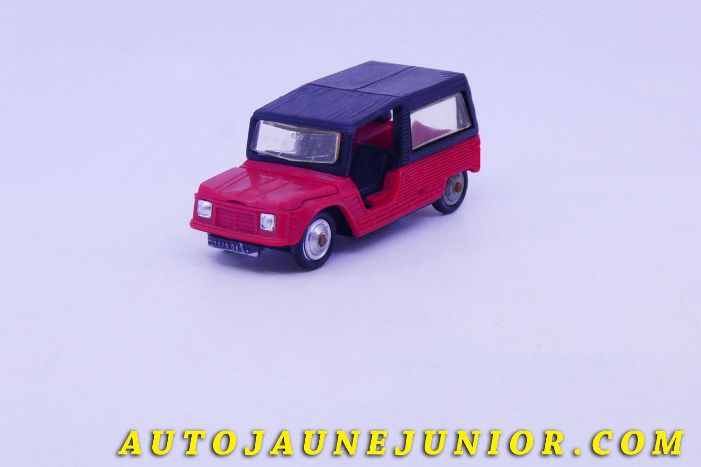 Le #6169 - Norev - Citroën - Mehari est en vente sur Auto Jaune Junior ! Découvrez nos collections de diecast Dinky-Toys, Corgi, Corgi-Toys, Solido, Norev… Découvrez notre magasin physique , AutoJaune Paris, ouvert en 1984 par Vincent Espinasse. 41 rue Cavendish, 75019 Paris. Tel : 01 42 40 61 23. Ouvert les mardi et vendredi de 13h à 19h. 