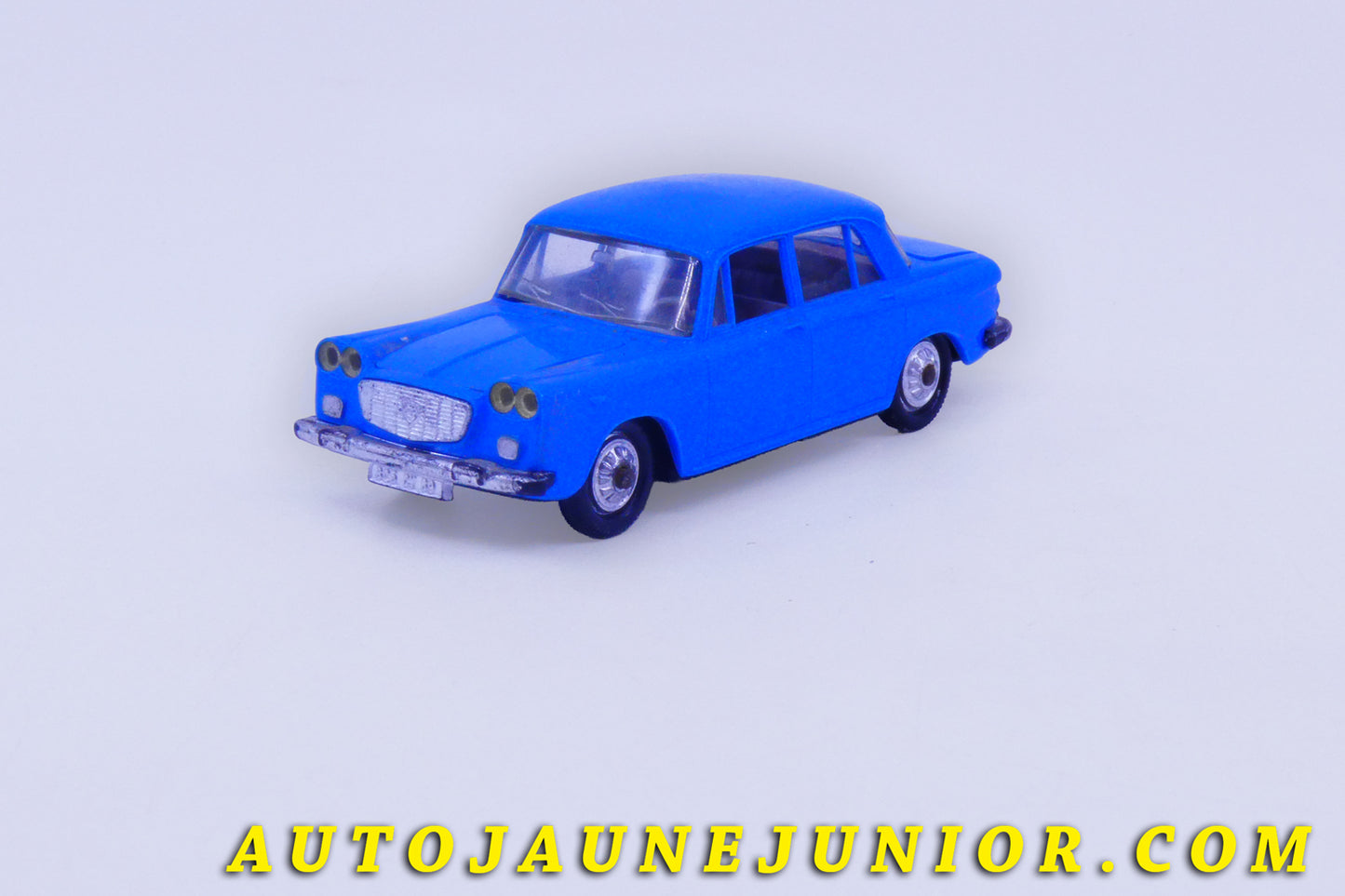 Le #6174 - Norev - Lancia - Flavia (peu fréquente couleur, intérieur marbré) est en vente sur Auto Jaune Junior ! Découvrez nos collections de diecast Dinky-Toys, Corgi, Corgi-Toys, Solido, Norev… Découvrez notre magasin physique , AutoJaune Paris, ouvert en 1984 par Vincent Espinasse. 41 rue Cavendish, 75019 Paris. Tel : 01 42 40 61 23. Ouvert les mardi et vendredi de 13h à 19h. 