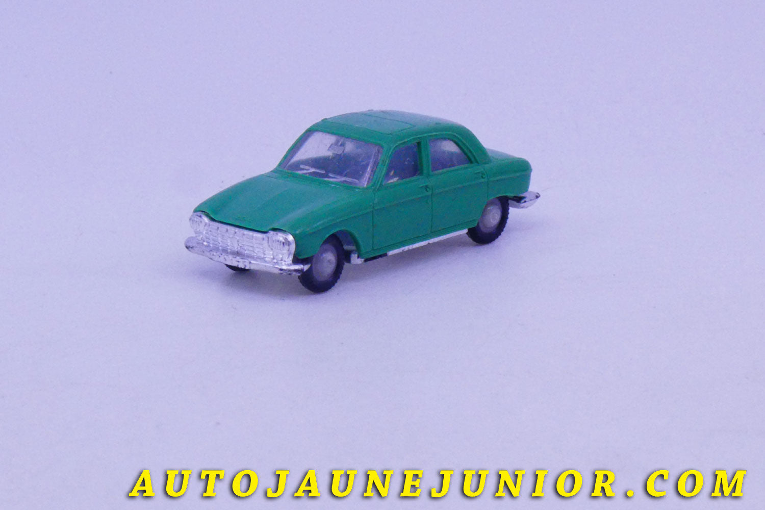 Le #6181 - Norev - Peugeot - 204 berline (Peu fréquente teinte !) - (1/87ème) est en vente sur Auto Jaune Junior ! Découvrez nos collections de diecast Dinky-Toys, Corgi, Corgi-Toys, Solido, Norev… Découvrez notre magasin physique , AutoJaune Paris, ouvert en 1984 par Vincent Espinasse. 41 rue Cavendish, 75019 Paris. Tel : 01 42 40 61 23. Ouvert les mardi et vendredi de 13h à 19h. 