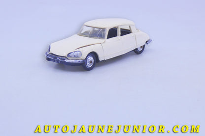 Le #6184 - Norev - Citroën - DS21 (intérieur noir) est en vente sur Auto Jaune Junior ! Découvrez nos collections de diecast Dinky-Toys, Corgi, Corgi-Toys, Solido, Norev… Découvrez notre magasin physique , AutoJaune Paris, ouvert en 1984 par Vincent Espinasse. 41 rue Cavendish, 75019 Paris. Tel : 01 42 40 61 23. Ouvert les mardi et vendredi de 13h à 19h. 
