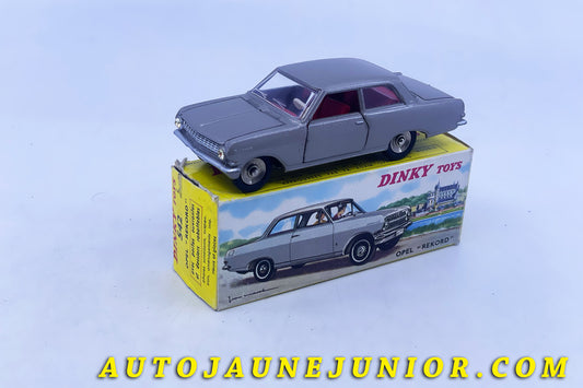 Le #6310 - Dinky Toys - Opel - Rekord 1963 est en vente sur Auto Jaune Junior ! Découvrez nos collections de diecast Dinky-Toys, Corgi, Corgi-Toys, Solido, Norev… Découvrez notre magasin physique , AutoJaune Paris, ouvert en 1984 par Vincent Espinasse. 41 rue Cavendish, 75019 Paris. Tel : 01 42 40 61 23. Ouvert les mardi et vendredi de 13h à 19h. 