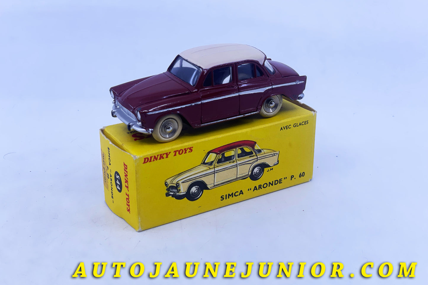 Le #6311 - Dinky Toys - Simca - P60 avec Jantes concaves ! est en vente sur Auto Jaune Junior ! Découvrez nos collections de diecast Dinky-Toys, Corgi, Corgi-Toys, Solido, Norev… Découvrez notre magasin physique , AutoJaune Paris, ouvert en 1984 par Vincent Espinasse. 41 rue Cavendish, 75019 Paris. Tel : 01 42 40 61 23. Ouvert les mardi et vendredi de 13h à 19h. 