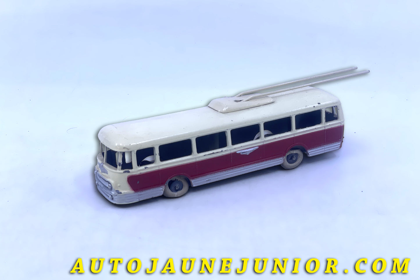 Le #6314 - Solido - Chausson - AP52 trolleybus est en vente sur Auto Jaune Junior ! Découvrez nos collections de diecast Dinky-Toys, Corgi, Corgi-Toys, Solido, Norev… Découvrez notre magasin physique , AutoJaune Paris, ouvert en 1984 par Vincent Espinasse. 41 rue Cavendish, 75019 Paris. Tel : 01 42 40 61 23. Ouvert les mardi et vendredi de 13h à 19h. 