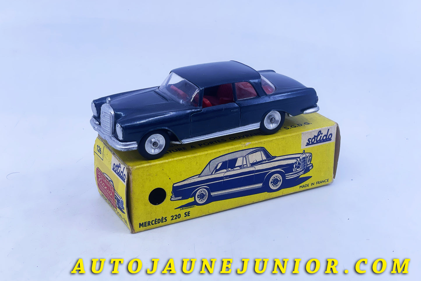Le #6316 - Solido - Mercedes - 220 SE (rare couleure !) est en vente sur Auto Jaune Junior ! Découvrez nos collections de diecast Dinky-Toys, Corgi, Corgi-Toys, Solido, Norev… Découvrez notre magasin physique , AutoJaune Paris, ouvert en 1984 par Vincent Espinasse. 41 rue Cavendish, 75019 Paris. Tel : 01 42 40 61 23. Ouvert les mardi et vendredi de 13h à 19h. 