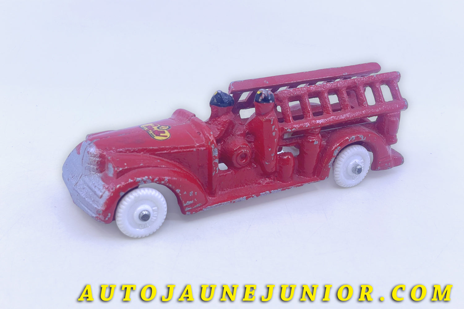 Le #6324 - Fun Ho ! - Camion Torpedo - Fire Engine, Fixed Ladders est en vente sur Auto Jaune Junior ! Découvrez nos collections de diecast Dinky-Toys, Corgi, Corgi-Toys, Solido, Norev… Découvrez notre magasin physique , AutoJaune Paris, ouvert en 1984 par Vincent Espinasse. 41 rue Cavendish, 75019 Paris. Tel : 01 42 40 61 23. Ouvert les mardi et vendredi de 13h à 19h. 