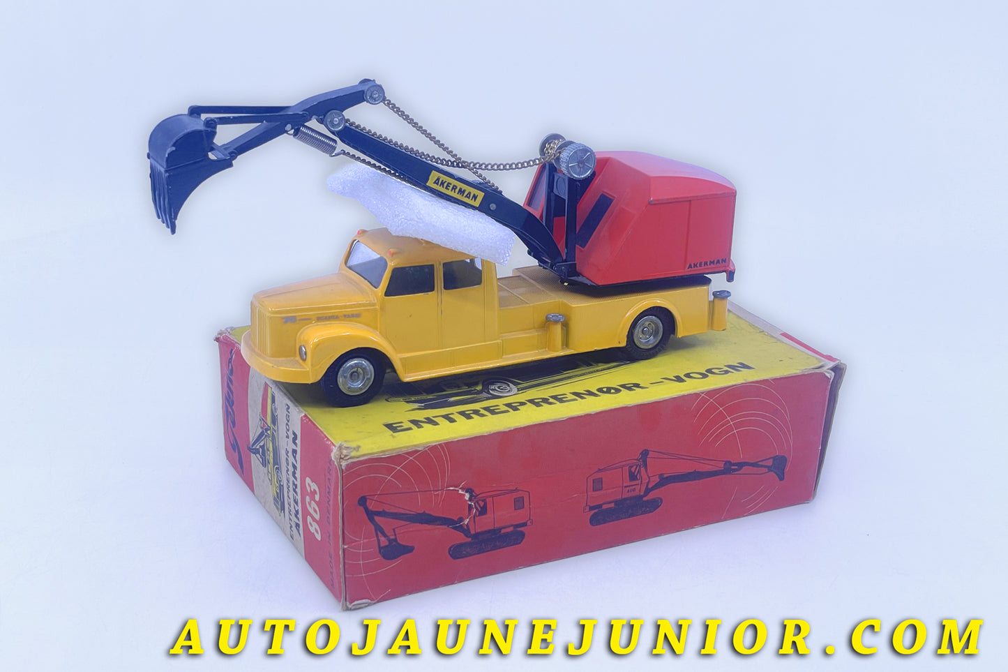 Le #6325 - Tekno - Scania - 76 Camion Porteur avec Pelle "Akerman" - Entreprenørvogn med Åkerman gravko est en vente sur Auto Jaune Junior ! Découvrez nos collections de diecast Dinky-Toys, Corgi, Corgi-Toys, Solido, Norev… Découvrez notre magasin physique , AutoJaune Paris, ouvert en 1984 par Vincent Espinasse. 41 rue Cavendish, 75019 Paris. Tel : 01 42 40 61 23. Ouvert les mardi et vendredi de 13h à 19h. 