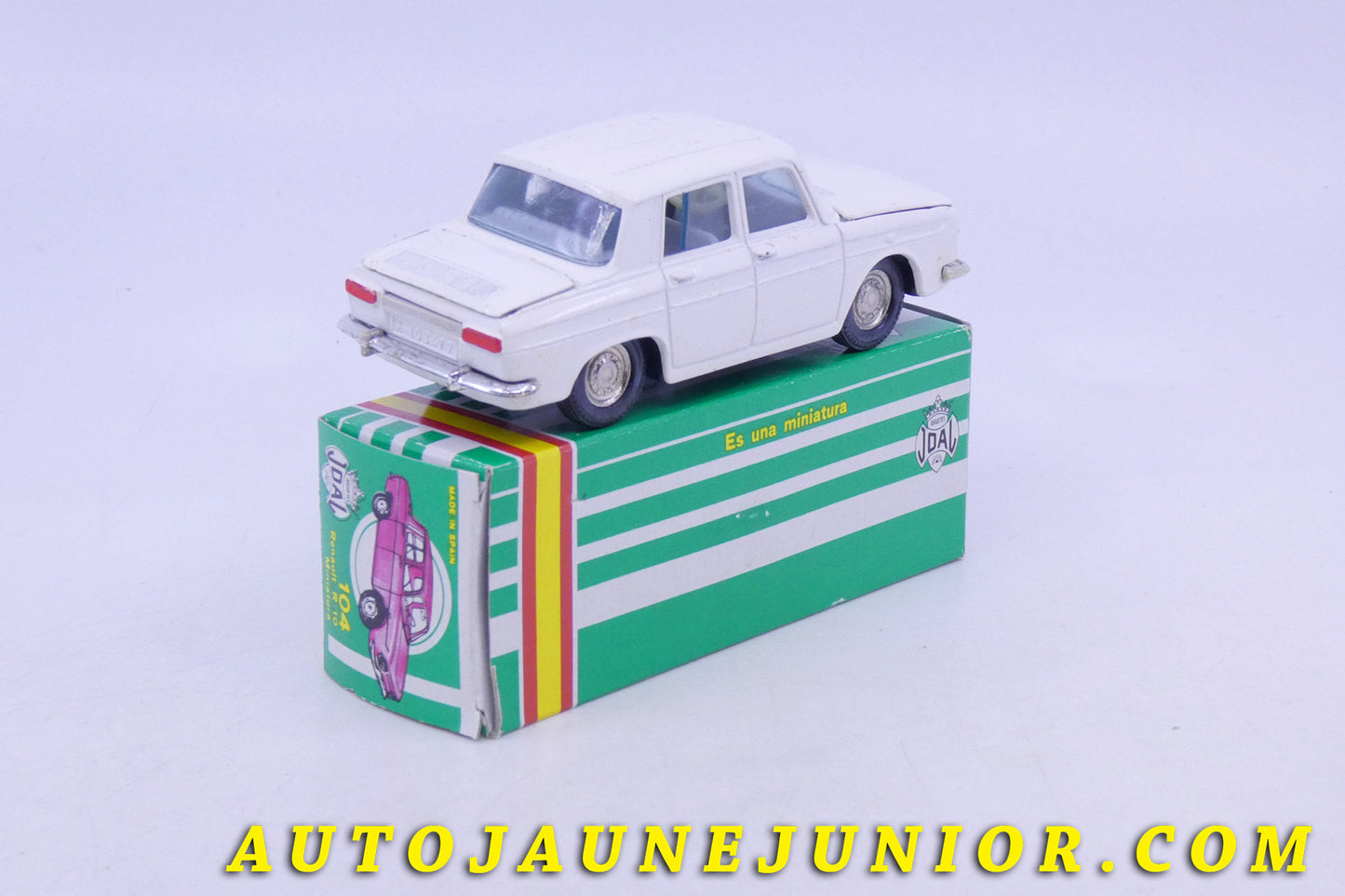 Le Joal Renault R 10 Berline est en vente sur Auto Jaune Junior ! Découvrez nos collections de diecast Minialuxe, CIJ, C-I-J, JRD, J-R-D,  Matchbox, Majorette… AutoJaune Junior ; AutoJauneJunior.com : LE site de partage pour les passionés de miniatures et collectionneurs de jouets anciens ! 