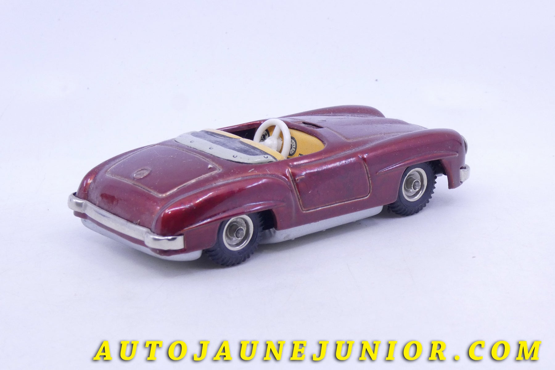 Le CKO Mercedes 190sl cabriolet  est en vente sur Auto Jaune Junior ! Découvrez nos collections de diecast Minialuxe, CIJ, C-I-J, JRD, J-R-D,  Matchbox, Majorette… AutoJaune Junior ; AutoJauneJunior.com : LE site de partage pour les passionés de miniatures et collectionneurs de jouets anciens ! 
