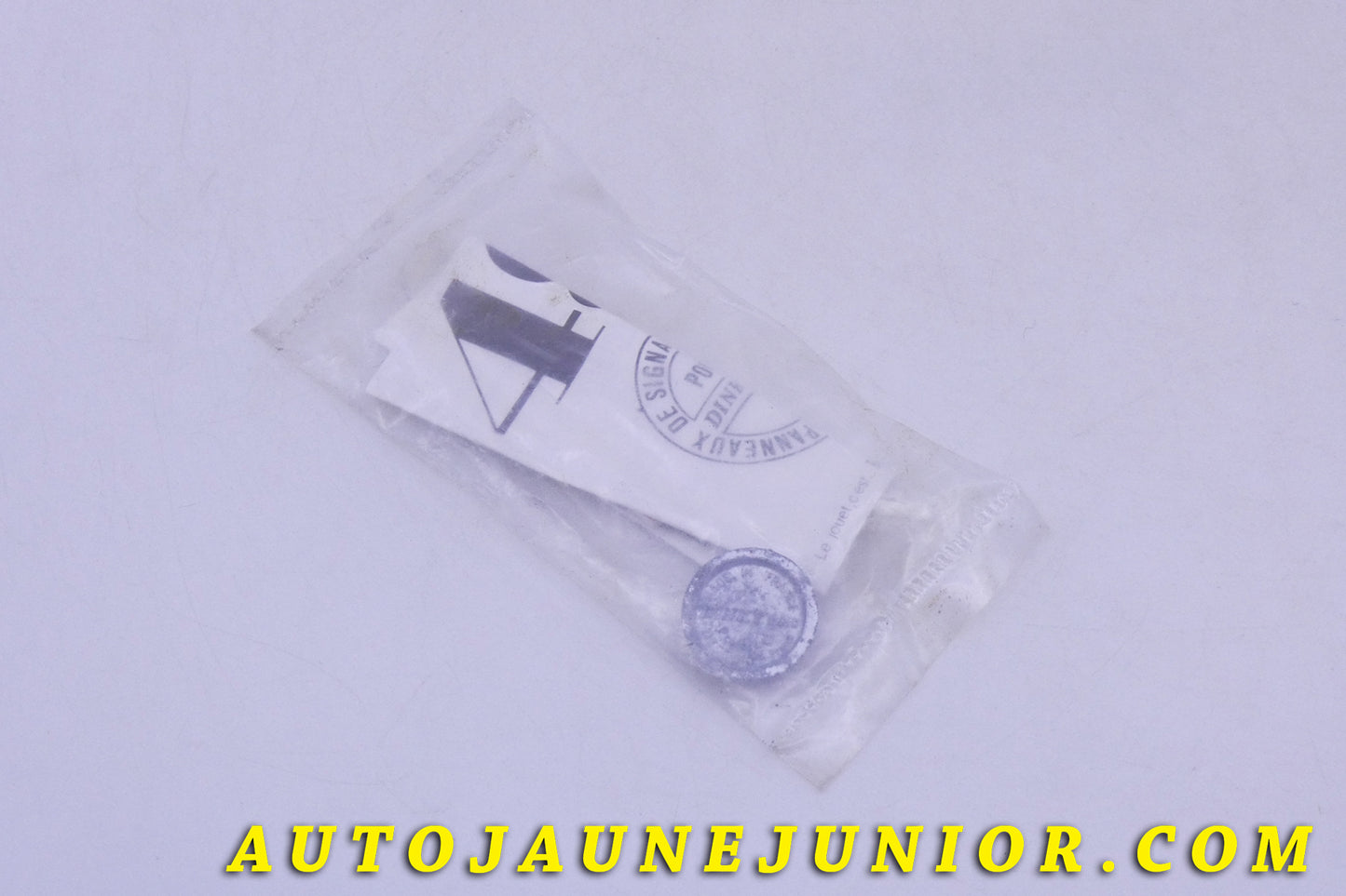 Le Dinky Toys Décoratif panneau virage droite gauche dangereux (Rare ; avec Abarth) est en vente sur Auto Jaune Junior ! Découvrez nos collections de diecast Minialuxe, CIJ, C-I-J, JRD, J-R-D,  Matchbox, Majorette… AutoJaune Junior ; AutoJauneJunior.com : LE site de partage pour les passionés de miniatures et collectionneurs de jouets anciens ! 